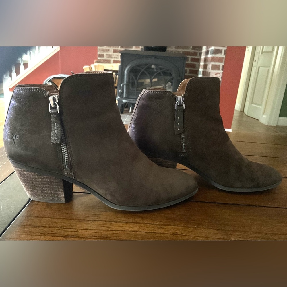EUC Frye booties